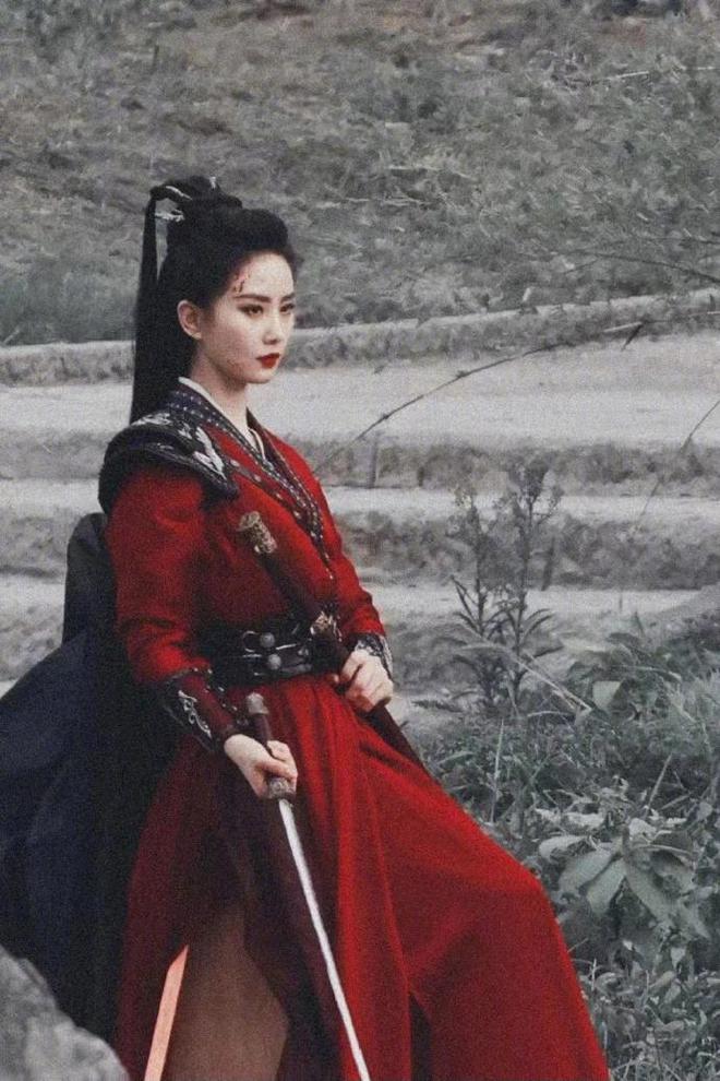 CQ9电子 CQ9传奇天选古代人！刘诗诗两套服装路透极致反差网友：马上吊威亚(图3)