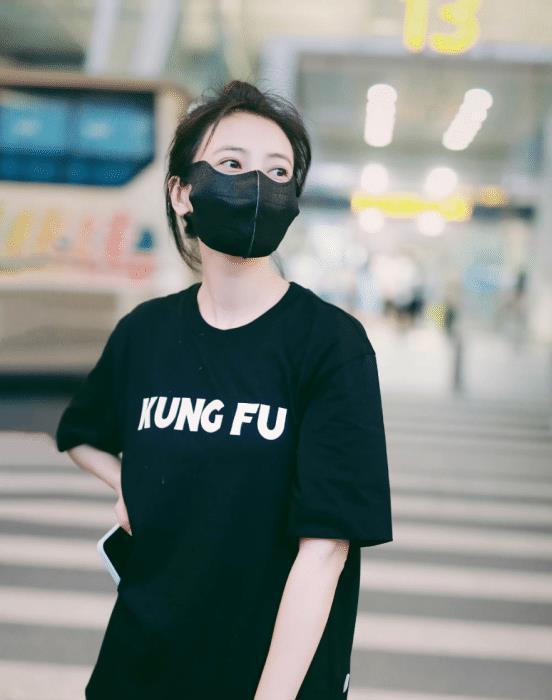 成性CQ9电子 CQ9传奇原来也可以选择丸子头造型 搭配低调服装 超有气质的(图2)