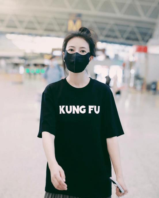 成性CQ9电子 CQ9传奇原来也可以选择丸子头造型 搭配低调服装 超有气质的(图3)