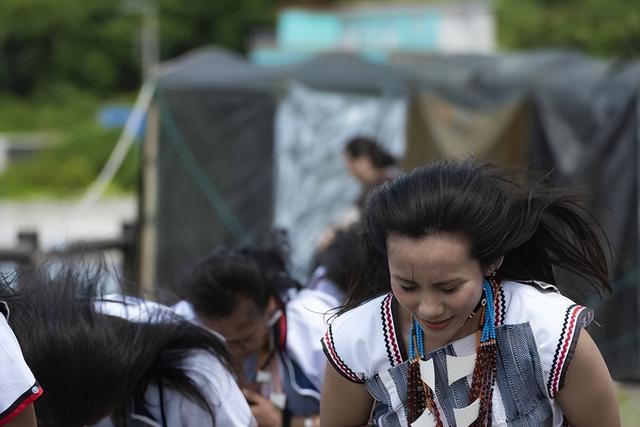 CQ9电子 CQ9传奇传统服装竟然是丁字裤？这个民族让我大开眼界(图3)