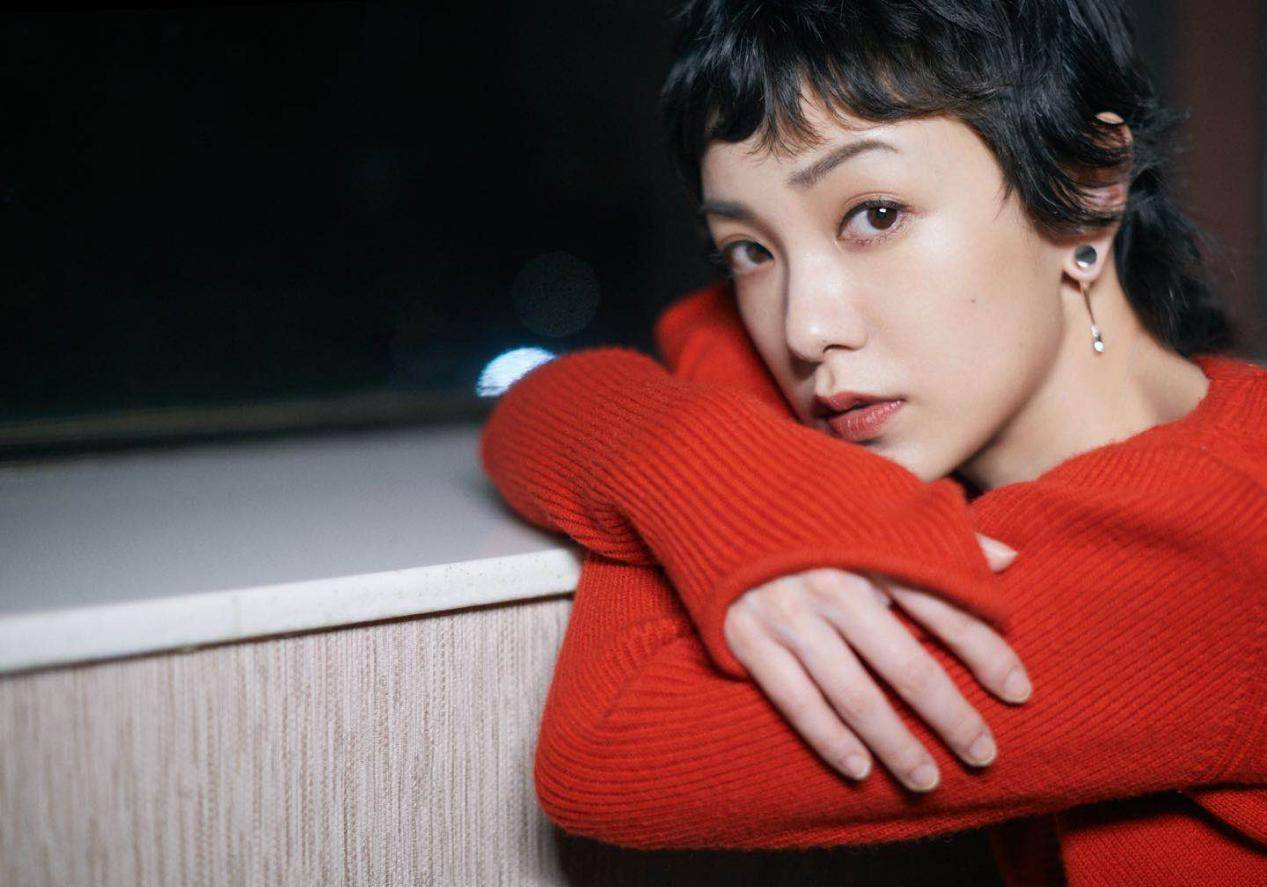 郭采洁穿搭很小女人年轻气质扑面而来不愧CQ9电子 CQ9传奇是“冻龄女神”(图2)