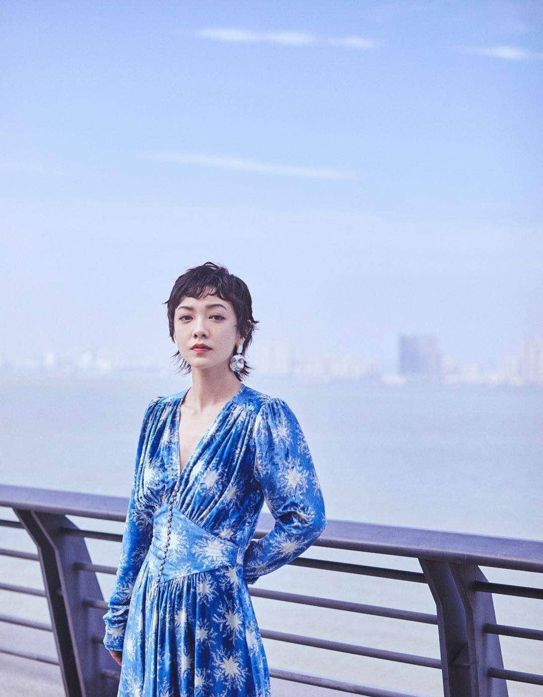 郭采洁穿搭很小女人年轻气质扑面而来不愧CQ9电子 CQ9传奇是“冻龄女神”(图5)