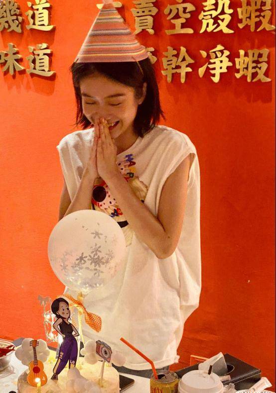 时尚又带感的清爽穿搭夏季超流行！尤其CQ9电子 CQ9传奇张雪迎这几套舒适又大方(图2)