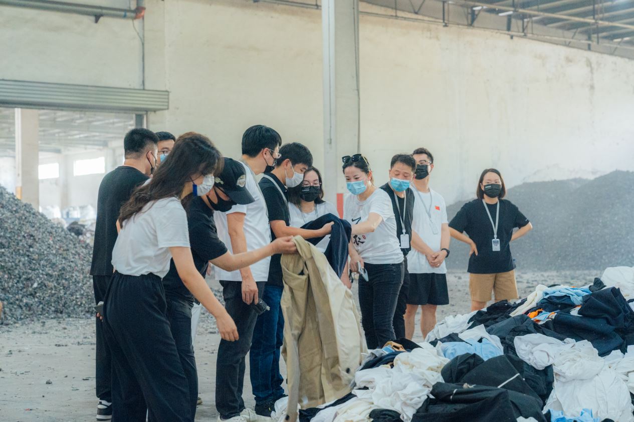 CQ9电子 CQ9传奇以用户为导向白小T争做服装行业的“孤勇者”(图2)