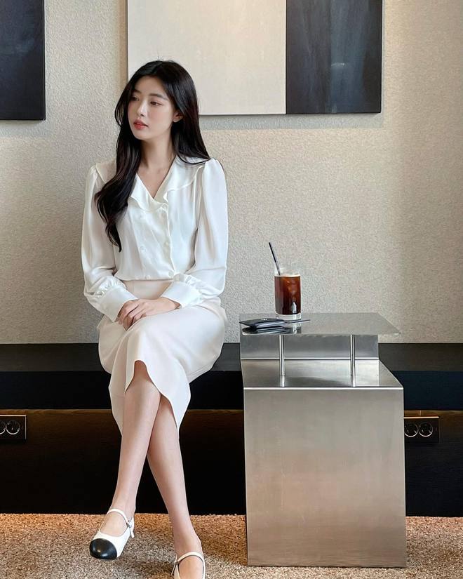穿白色衣服CQ9电子 CQ9传奇如何显得更漂亮？九妹来告诉你(图4)