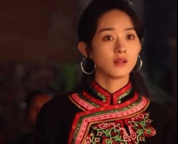 赵丽颖“解锁”新角色身穿民族CQ9电子 CQ9传奇服饰尽显“传统美”(图5)
