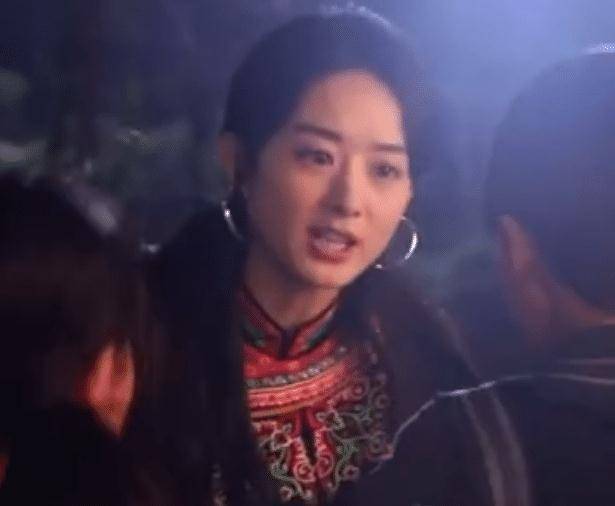 赵丽颖“解锁”新角色身穿民族CQ9电子 CQ9传奇服饰尽显“传统美”(图6)