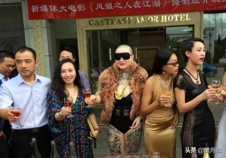 浙江女富婆曾高调征婚：谁娶我送一CQ9电子 CQ9传奇台宾利3年后被娶走了吗？(图16)