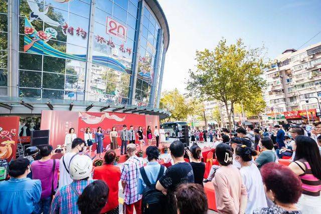 “相CQ9电子 CQ9传奇约环北 花样绽放”环北服装批发市场举行二十周年庆