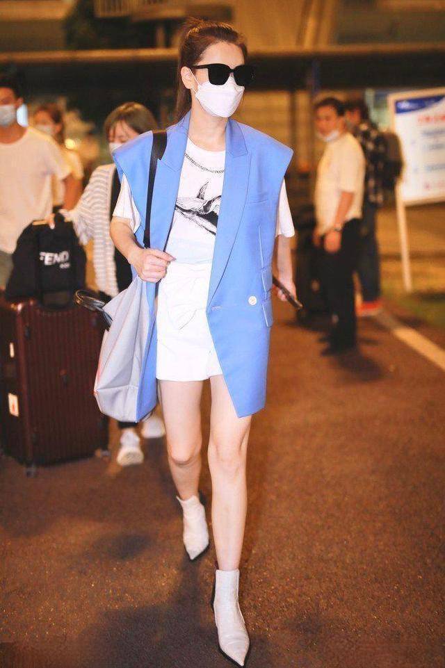 不好好穿衣的戚薇穿连体裤本来很普通扯下一边衣服却时髦洋气(图6)