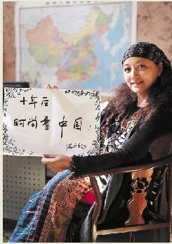 十年前许下“时尚看CQ9电子 CQ9传奇中国”的张义超如今已是服装设计界“教母”未来继续求新求变(图2)