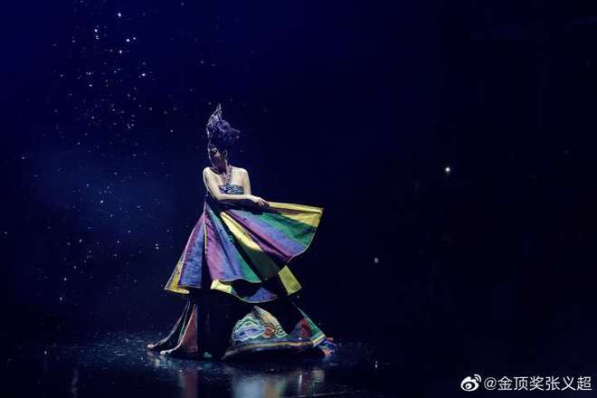十年前许下“时尚看CQ9电子 CQ9传奇中国”的张义超如今已是服装设计界“教母”未来继续求新求变(图4)