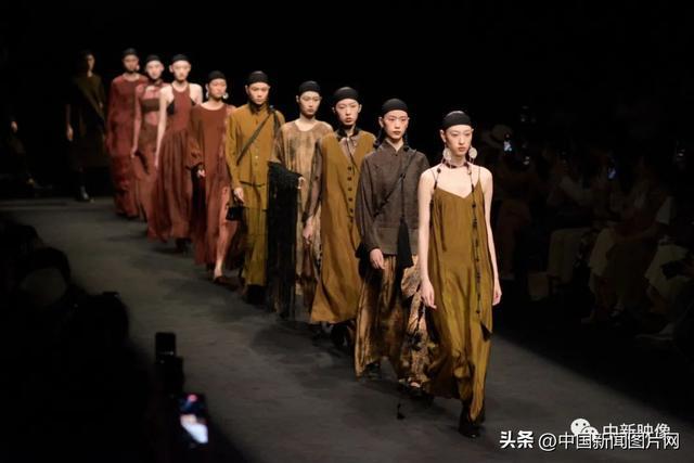 突围创意设计边界 聚焦SS23中国国际时装周CQ9电子 CQ9传奇(图3)