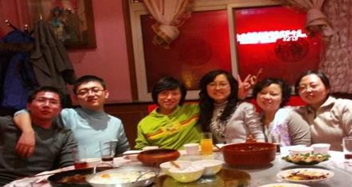 CQ9电子 CQ9传奇电子同学聚会我说我是服装厂的“设计师”有同学说真不怕闪了舌头(图2)
