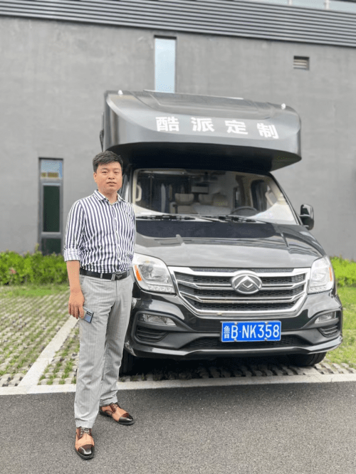 CQ9电子 CQ9传奇电子服装行业新势力—酷派定制开启实体店新方式房车服装店(图5)