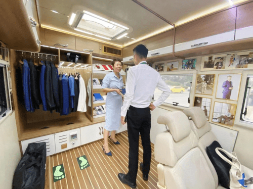CQ9电子 CQ9传奇电子服装行业新势力—酷派定制开启实体店新方式房车服装店
