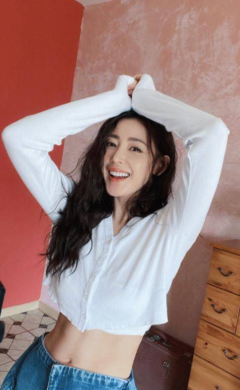 30厘米上衣穿的这么大胆身材好到女生自闭张天爱是有美丽秘笈？CQ9电子 CQ9传奇电子(图2)