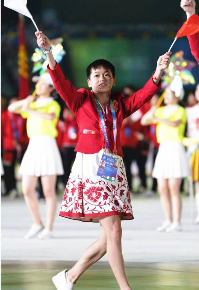 CQ9电子 CQ9传奇电子全红婵穿裙子好可爱一本正经的萌宠范实力“杏歌”圈粉无数(图6)