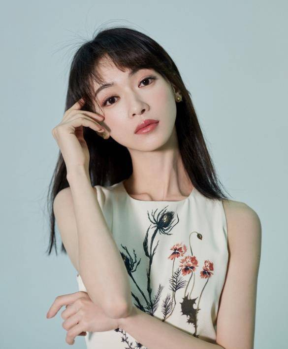 把“经典”穿在身上CQ9电子 CQ9传奇电子吴谨言哪来的自信