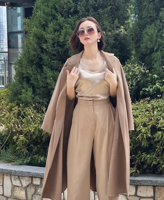 为什么穿“大地色”有乡土味？不懂这些配色技CQ9电子 CQ9传奇电子巧衣服再贵也白搭(图9)