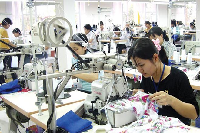 做服装工人容易吗?我应该成为一名缝纫工吗?你在做什么工作呢C
