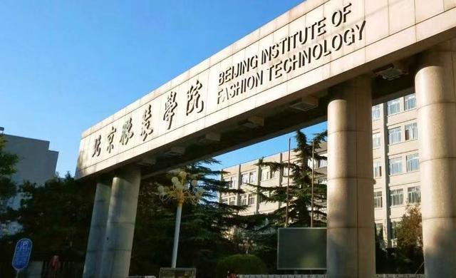 《百名摄影师聚焦冰雪奥运》图片高校巡展在北京服装学院CQ9电