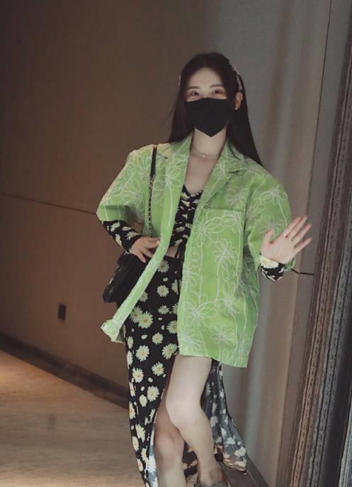 杨超越怕不是CQ9电子 CQ9传奇电子吃可爱多长大的！俏皮服装信手拈来简直少女感十足(图9)
