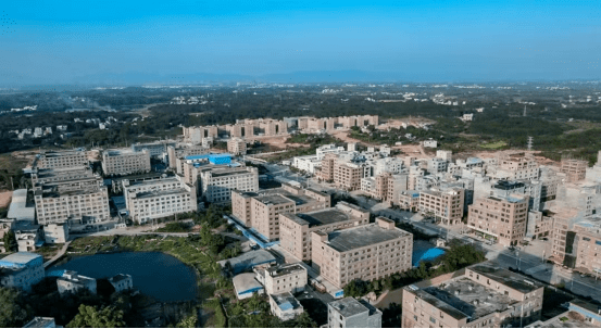 CQ9电子 CQ9传奇电子探访木乐——广西最大休闲运动服装生产基地！(图2)