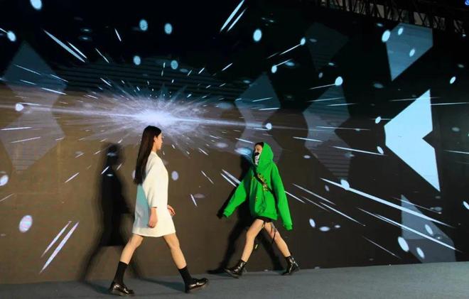 中国服装原创设计基地首秀出圈2022世界制造业大会举办纺织服装产业发展论坛CQ9电子 CQ9传奇电子(图3)