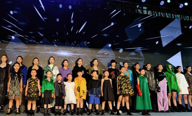 中国服装原创设计基地首秀出圈2022世界制造业大会举办纺织服装产业发展论坛CQ9电子 CQ9传奇电子(图4)