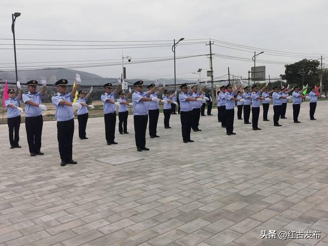 CQ9电子 CQ9传奇电子红古区交通运输综合行政执法队举行制式服装换装及授车仪式(图2)