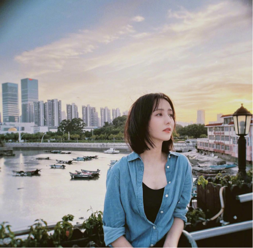 怎么穿出成人的知性？CQ9电子 CQ9传奇电子简单的服装也很完美看佟丽娅就知道(图2)