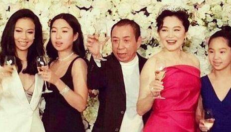 两个娶香港女星的服装富豪一个套现百亿去享福另一个面临破产CQ9电子 CQ9传奇电子
