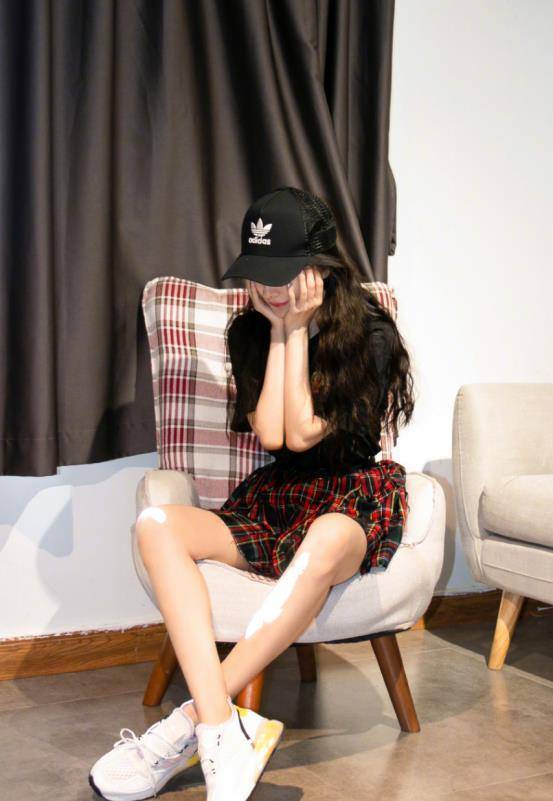 如何才能穿出少女感？看看杨幂的搭配就知道33岁仍然俏皮可爱CQ9电子 CQ9传奇电子(图2)