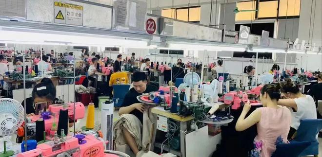 河南服装：风雨十载绘盛景万亿产业再出CQ9电子 CQ9传奇电子发！(图7)