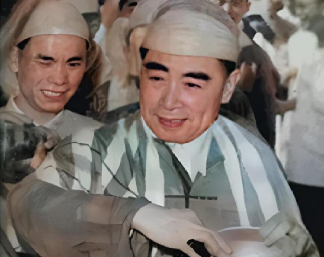 CQ9电子 CQ9传奇电子罕见老照片：身着缅甸传统服装的总理和陈老总共度泼水节
