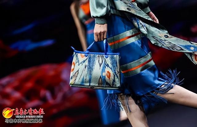新疆服装设计师作品惊艳亮相2022北京时装周CQ9电子 CQ9传奇电子