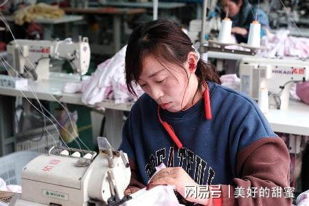 CQ9电子 CQ9传奇电子广州往事：服装厂里怪事多漂亮的流水线岁的保安(图3)