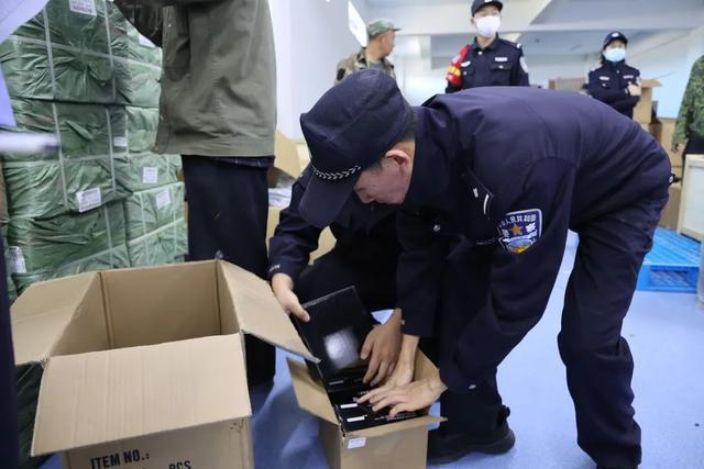 装备一线CQ9电子 CQ9传奇电子服务实战！辽宁朝阳公安举行新购警用装备服装发放仪式(图6)