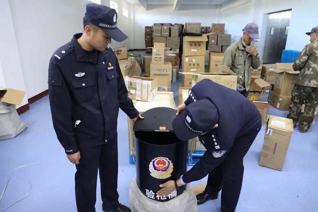 装备一线CQ9电子 CQ9传奇电子服务实战！辽宁朝阳公安举行新购警用装备服装发放仪式(图5)