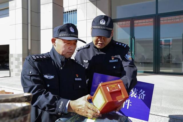 装备一线CQ9电子 CQ9传奇电子服务实战！辽宁朝阳公安举行新购警用装备服装发放仪式(图3)