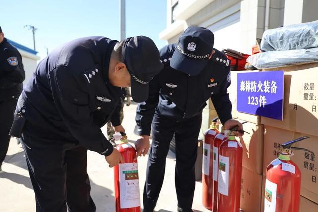 装备一线CQ9电子 CQ9传奇电子服务实战！辽宁朝阳公安举行新购警用装备服装发放仪式(图4)