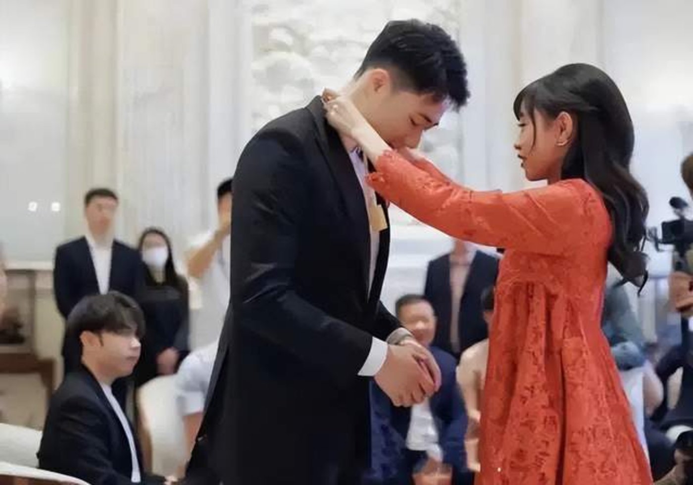 服装帝国营销史:一代霸屏电视广告二代逐梦高端潮流CQ9电子