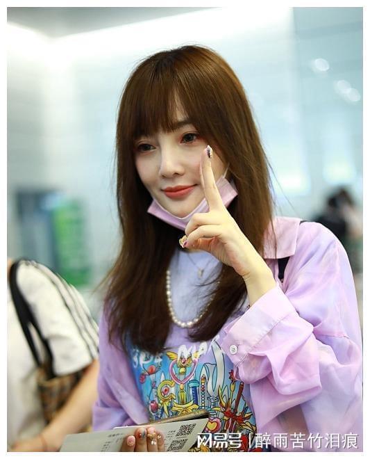 李小璐离婚后越来越嫩了穿着一身紫色的服装气质也太嫩了CQ9电子 CQ9传奇电子(图2)