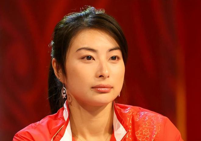 朱玲玲开个服装店霍震霆就大怒如今郭晶晶接代言霍家却CQ9电子 CQ9传奇电子不反对(图4)
