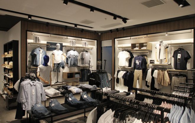 国内最大的服装品牌：不生产CQ9电子 CQ9传奇电子衣服却拥有8800家店一年赚上百亿(图2)