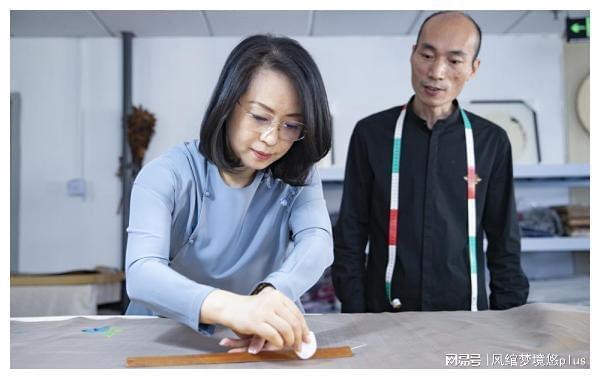 新中式服装流行怎样的男装可以入选进博会非遗客厅？CQ9电子 CQ9传奇电子(图3)