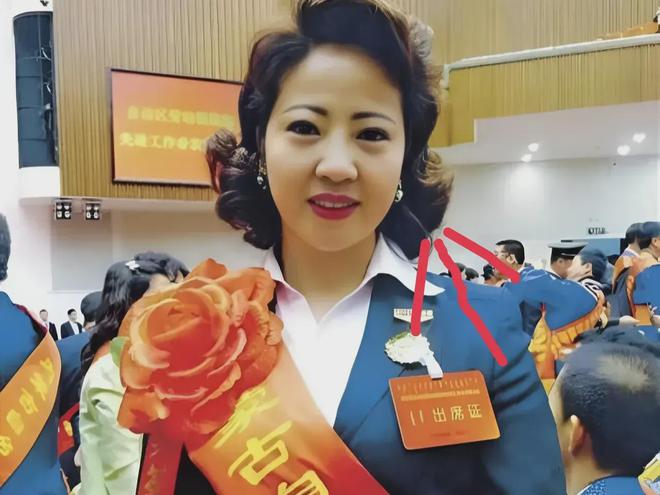 CQ9电子 CQ9传奇电子从纺织工到副局长女领导穿数万的奢侈品“火”了真相是什么？(图8)