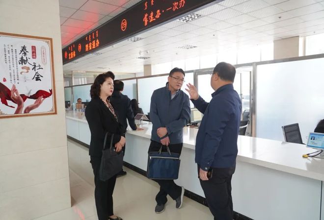 CQ9电子 CQ9传奇电子“耳钉姐”李少莉被全网关注纺织工逆袭副局长学历年龄都是谜(图3)