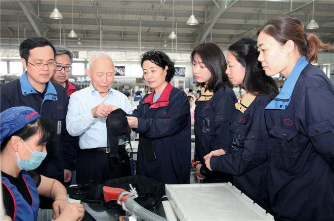 CQ9电子 CQ9传奇电子【这就是中国纺织】安莉芳：启航新征程 做新时代最美“使者”(图3)